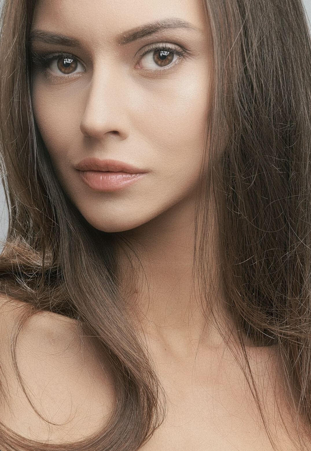 Portrait of a smiling woman with long brown hair